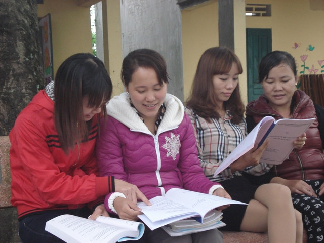 Các đảng viên và đối tượng cảm tình Đảng người công giáo xã Hoàng Xá (Thanh Thủy, Phú Thọ) trao đổi kinh nghiệm học tập, nâng cao nhận thức về Đảng.