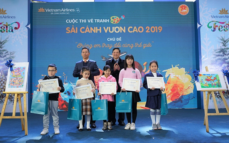 Trao giải và triển lãm tranh cuộc thi “Sải cánh vươn cao”