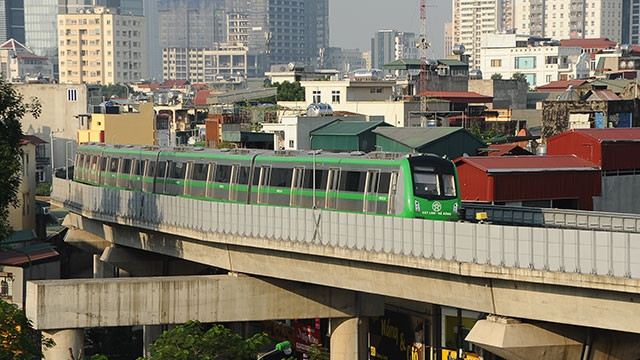 Chạy thử trên tuyến đường sắt đô thị Cát Linh - Hà Đông. Ảnh: NG.NAM