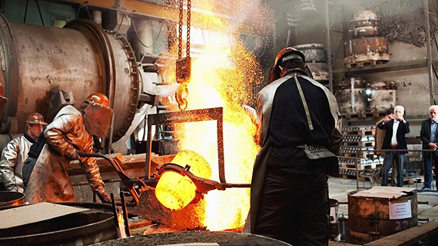 Công đoạn đúc chuông trong xưởng Grassmayr tại Innsbruck (Áo). Ảnh: BBC