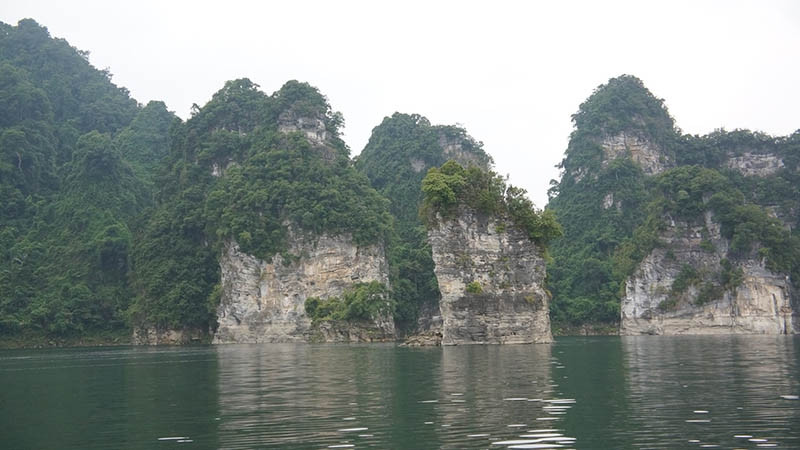 Hồ Na Hang – Lâm Bình của Tuyên Quang được ví như "Hạ Long trên cạn giữa đại ngàn".