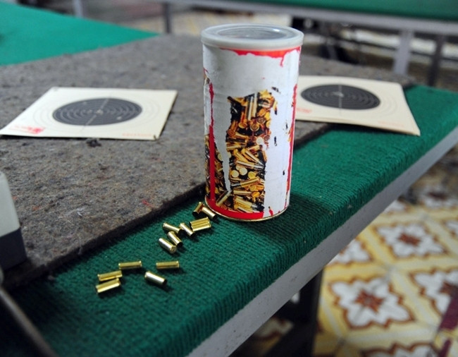 Có đạn rồi, nhưng vẫn không được bắn!