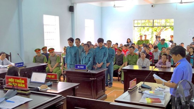 Đại diện Viện Kiểm sát nhân dân TP Phan Thiết đọc bản luận tội các bị cáo.