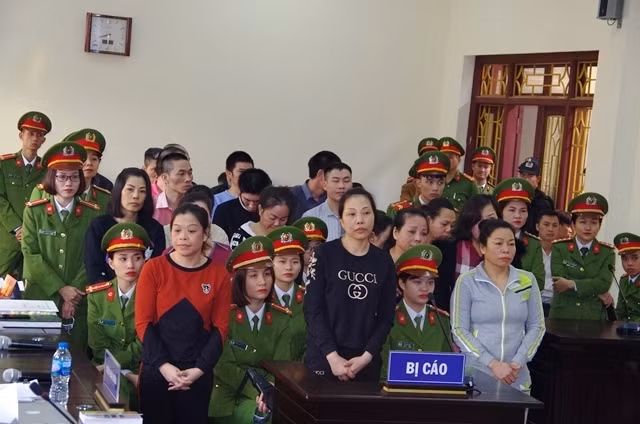 Các bị cáo tại phiên tòa sơ thẩm.