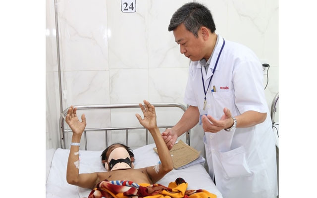 Sau khi được phẫu thuật, hiện bệnh nhân đã tỉnh, sức khỏe ổn định.