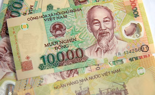 Tờ tiền mệnh giá 10.000 đồng có tổng hai số cuối bằng 10 đang được đổi lấy 70 nghìn tại chợ tạm Quảng Ngãi.