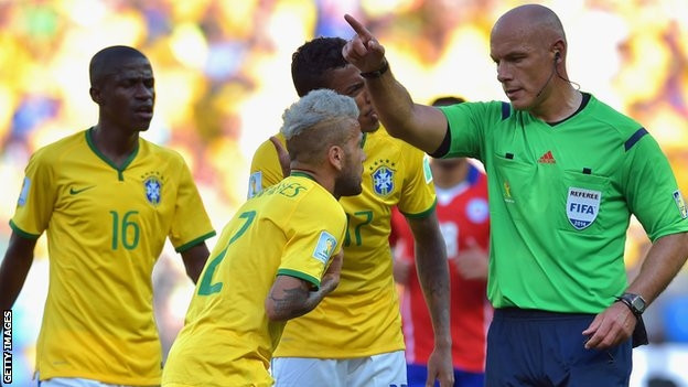 Các cầu thủ Brazil là những người phạm lỗi nhiều.