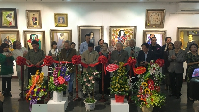 Lễ cắt băng khai mạc triển lãm.