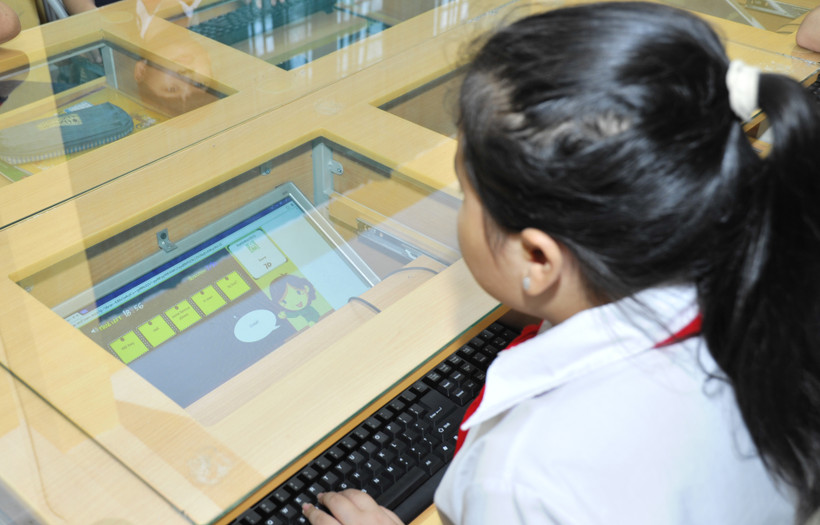 Học tiếng Anh thông qua truyện tranh tương tác dành cho trẻ từ 2-15 tuổi 