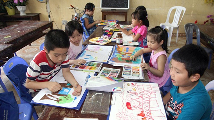 Lớp học vẽ tại Cung Thiếu nhi Hà Nội. Ảnh: MINH HÀ