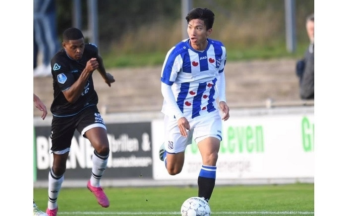 Đoàn Văn Hậu trong màu áo đội trẻ SC Herenveen (Ảnh: SC Heerenveen)