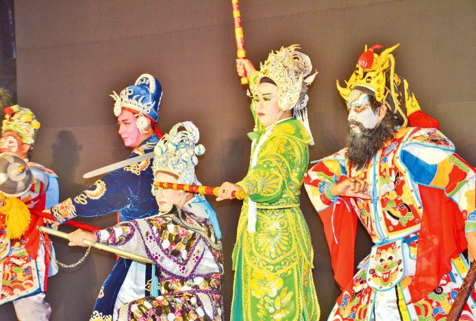 Hát bội cần được xuống phố để phục vụ thêm nhiều du khách.