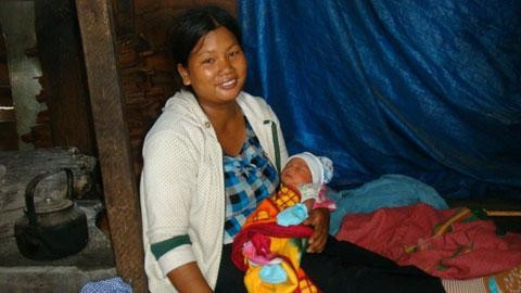 Không biết về làm mẹ an toàn, R’Mah H’Kloh luôn sinh con tại nhà.