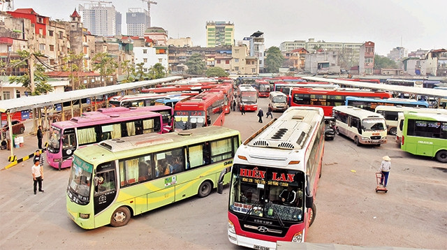 Bến xe Giáp Bát (Hà Nội) đã có các phương án quản lý nhằm ngăn chặn tình trạng nhà xe tăng giá, bắt chẹt khách. Ảnh: MINH HÀ