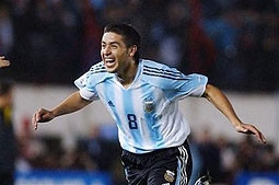 Riquelme - "cục nam châm" của Argentina