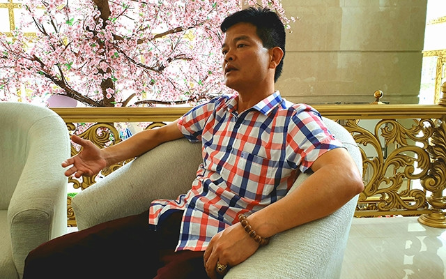 HLV Nguyễn Văn Sỹ thông tin với phóng viên.