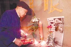 Người dân Tứ Xuyên đến viếng thăm
quê cũ của nhà văn Ba Kim.