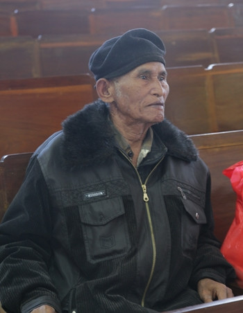 Gặp tác giả bài thơ “Cô gái vót chông” 