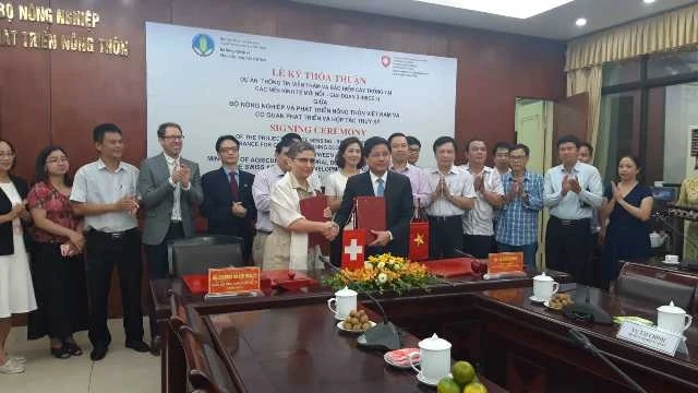Ký kết thực hiện giai đoạn 3 Dự án "Thông tin viễn thám và bảo hiểm nông nghiệp tại các nền kinh tế đổi mới" ngày 17-7.
