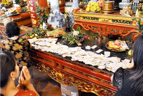 "Tiền giọt dầu" vẫn đặt tràn lan