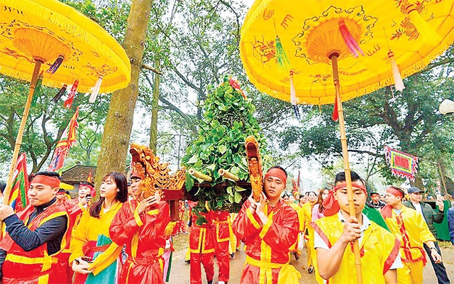 Lễ hội đền Sóc (huyện Sóc Sơn) là một di sản văn hóa tiêu biểu thời đại Hùng Vương tại Hà Nội.