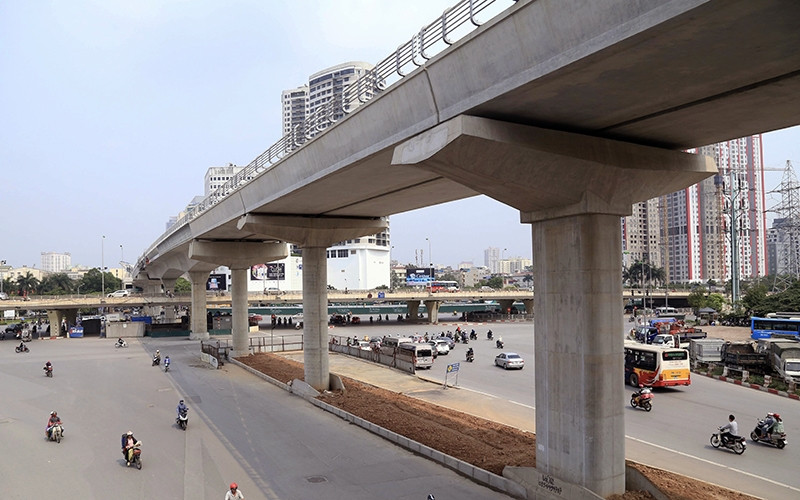 Tuyến đường sắt đô thị Nhổn - ga Hà Nội đoạn qua Mai Dịch đã được hoàn thiện. Ảnh: Minh Hà