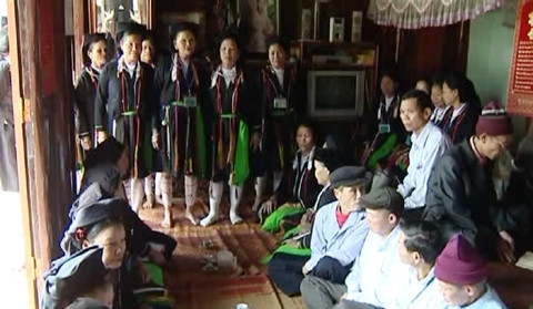 Hát soọng cô trong sinh hoạt thôn, xóm.