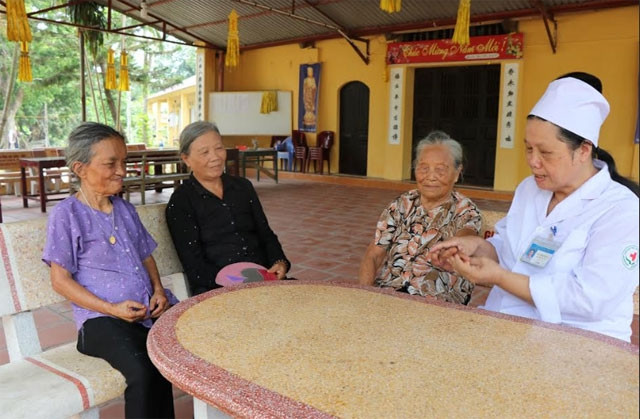 Chuyện cảm động về nữ y tá ở làng phong Quả Cảm