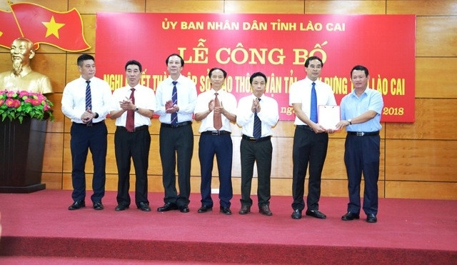 Bí thư Tỉnh ủy Nguyễn Văn Vịnh trao Quyết định bổ nhiệm chức danh Giám đốc cho tân lãnh đạo Sở GTVT- Xây dựng tỉnh Lào Cai.