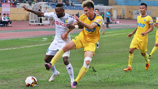 CLB FLC Thanh Hóa đang bị xa luân chiến. Ảnh: LÊ MINH
