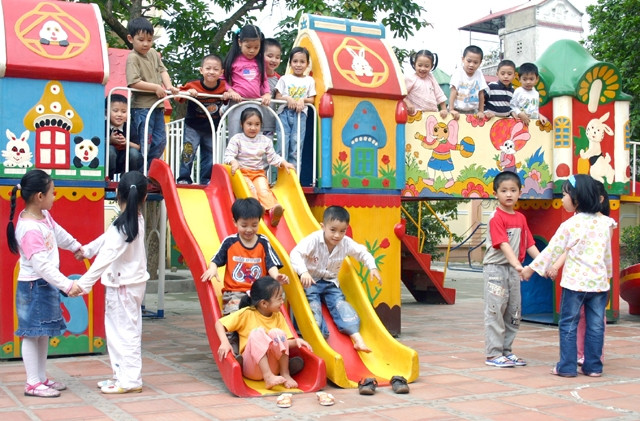 Giờ chơi của học sinh lớp mẫu giáo lớn, Trường Mầm non 10-10, quận Hoàng Mai (Hà Nội). 