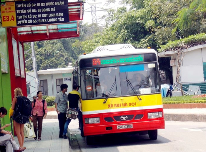 Hà Nội đã mở thêm nhiều tuyến buýt mới phục vụ nhu cầu đi lại của người dân ngoại thành.