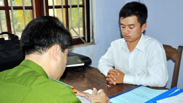 Hoàng Hồng Phước tại cơ quan công an.