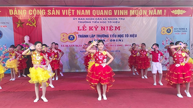 Lễ kỷ niệm 80 năm nhà trường do UBND xã Nghĩa Trụ tổ chức.