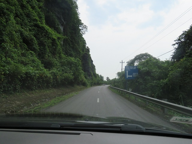 Đoạn đường 12A trên Đường Hồ Chí Minh. 