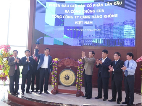 Bộ trưởng GTVT Đinh La Thăng phát lệnh phiên đấu giá cổ phiếu ACV lần đầu ra công chúng.