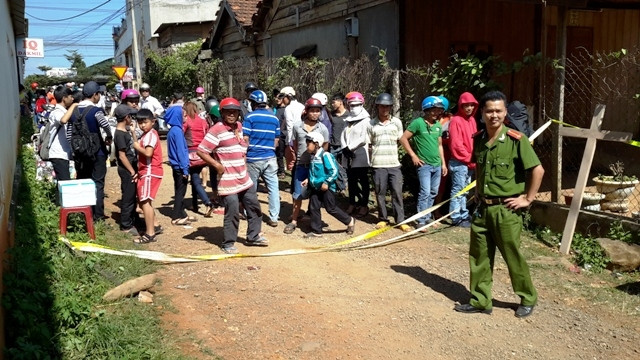 Công an tỉnh Đác Nông khám nghiệm hiện trường vụ việc.