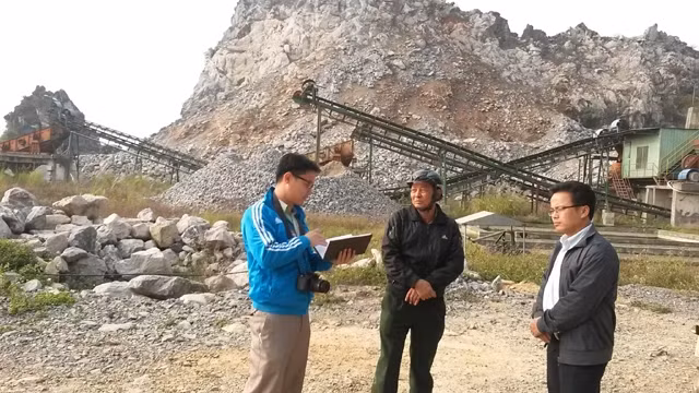 Việc khai thác bừa bãi xâm phạm vùng cấm ở di tích chùa Nhẫm Dương vẫn thường xuyên xảy ra.