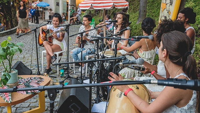 Samba Que Elas Querem biểu diễn tại Rio de Janeiro. Ảnh: THE RIO TIMES