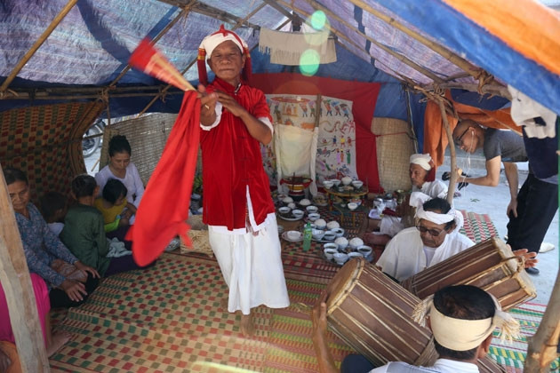 Một buổi lễ truyền thống mừng năm mới của người Chăm tại làng Mỹ Nghiệp, Ninh Thuận. Ảnh: Hội đồng Anh cung cấp.