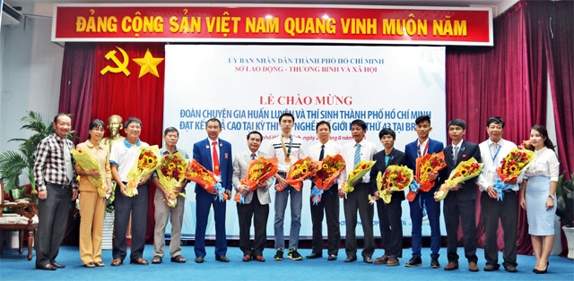 Các thí sinh và chuyên gia huấn luyện tại buổi đón tiếp vừa được tổ chức ở TP Hồ Chí Minh.