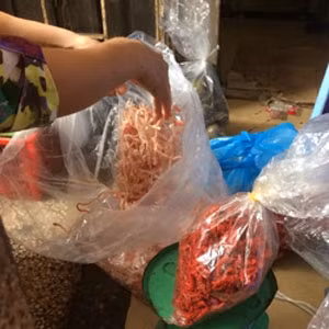 Bò khô, mực xé không nguồn gốc, không hạn sử dụng.