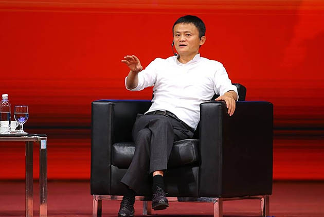 Chủ tịch Tập đoàn Alibaba, ông Jack Ma, tại buổi đối thoại.