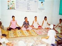 Đua nhau đi học 'vượt cạn' không đau