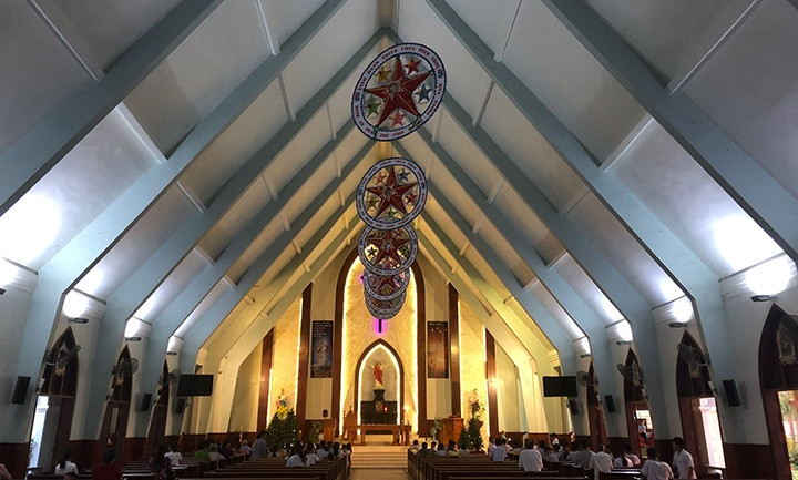 Một buổi Lễ cầu nguyện của giáo dân tại nhà thờ Tha La.