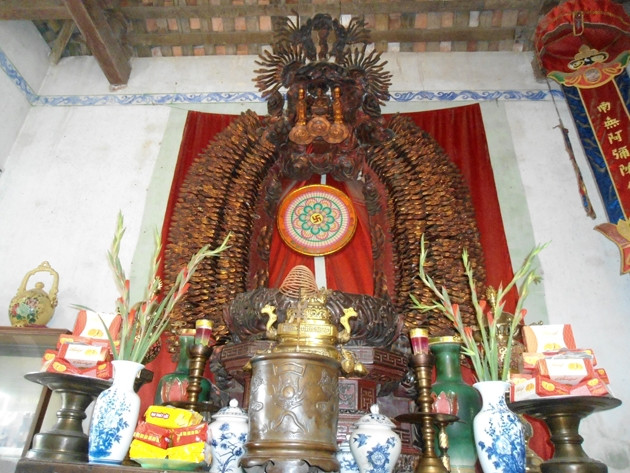 Khu vực ban thờ nơi đặt pho tượng đã bị mất cắp.