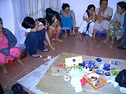 Hiện trường “ổ” cờ bạc
bị triệt phá (ảnh: Thanh niên).