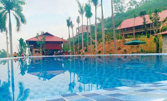 Công ty TNHH Thái Việt đầu tư Khu du lịch Yasmin Farm khi chưa được cấp phép xây dựng.