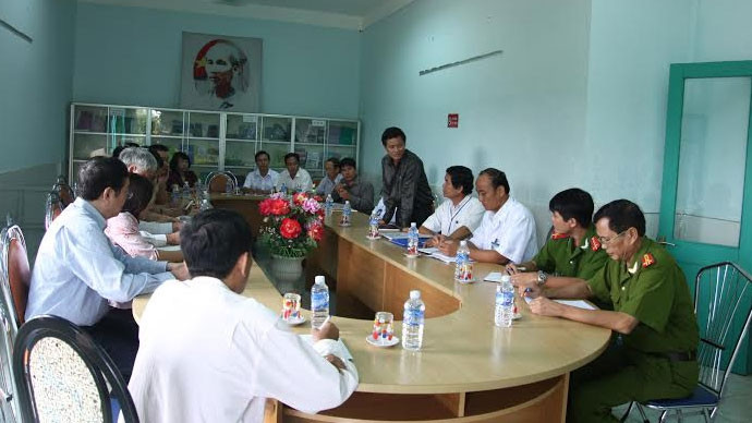 Đoàn công tác của Bộ Y tế làm việc với các cơ quan chức năng của tỉnh Quảng Trị về vụ ba trẻ sơ sinh tử vong tại Bệnh viện Đa khoa huyện Hướng Hóa ngày 20-7-2013.