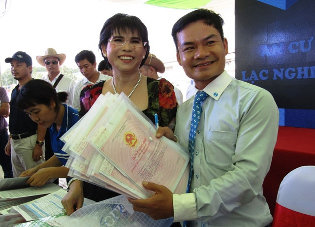 Trao sổ hồng khu dân cư Phú Hồng Đạt - Phú Hồng Khang